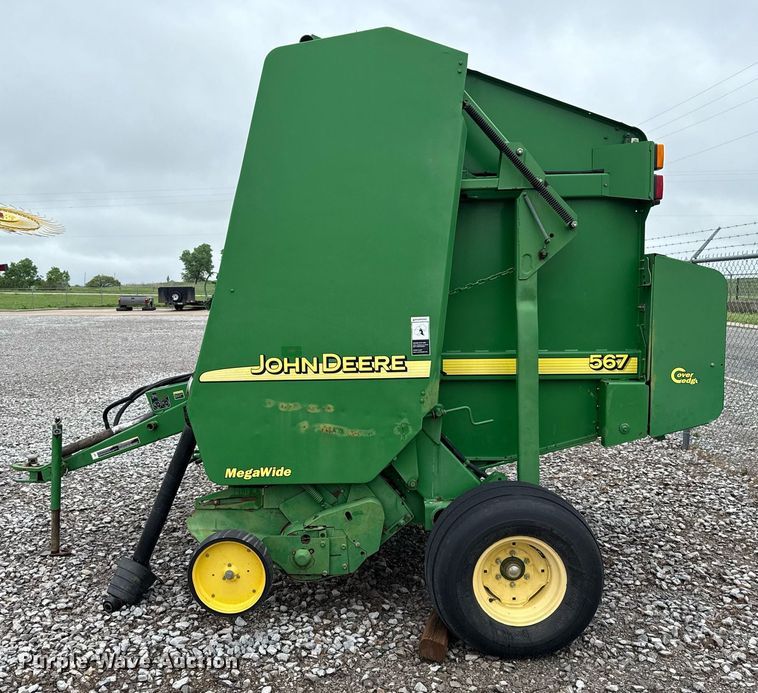 image for item ER1067 2004 John Deere 567 MegaWide round baler