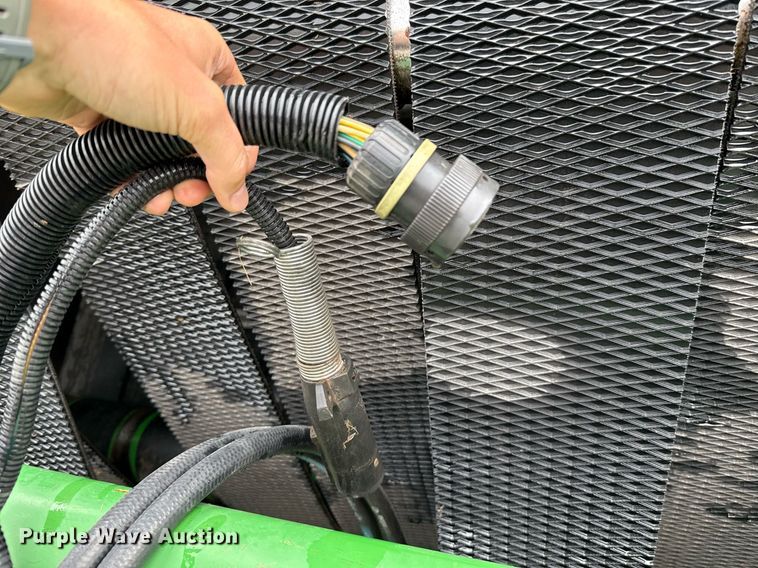 image for item ER1067 2004 John Deere 567 MegaWide round baler