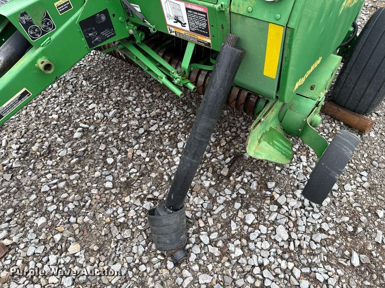 image for item ER1067 2004 John Deere 567 MegaWide round baler
