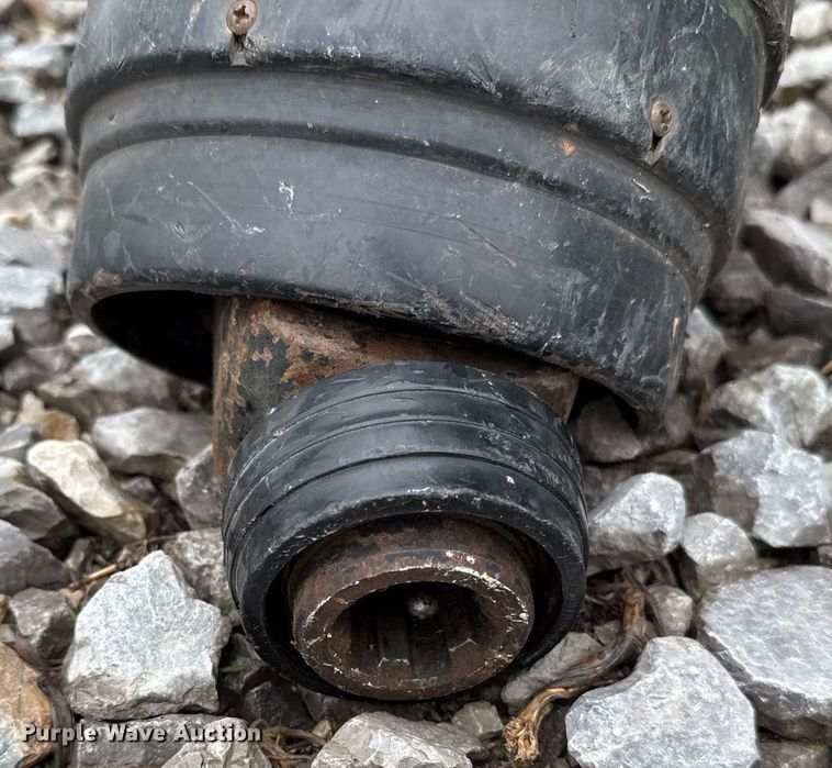 image for item ER1067 2004 John Deere 567 MegaWide round baler