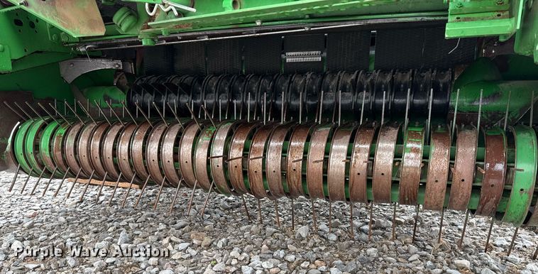 image for item ER1067 2004 John Deere 567 MegaWide round baler