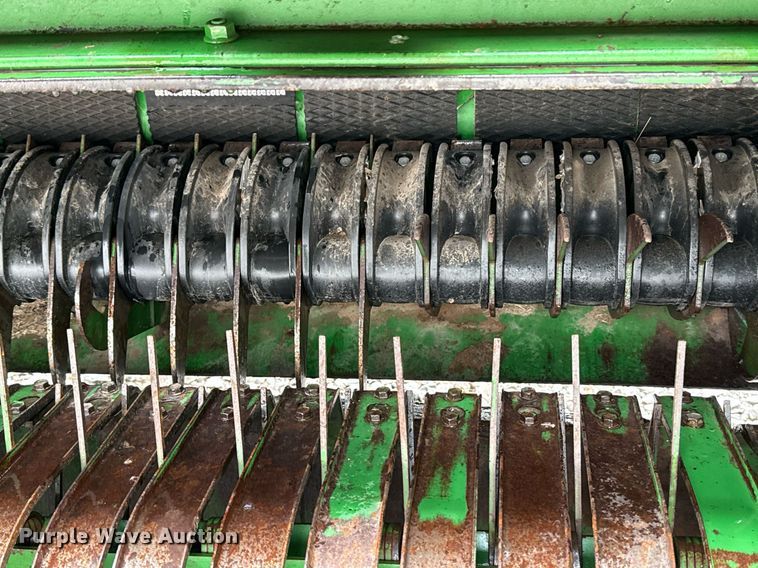 image for item ER1067 2004 John Deere 567 MegaWide round baler