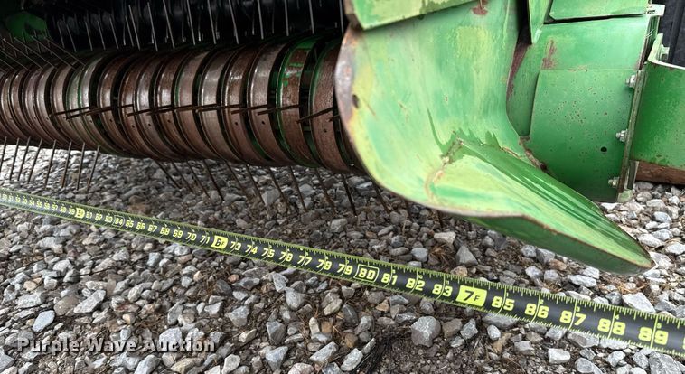 image for item ER1067 2004 John Deere 567 MegaWide round baler