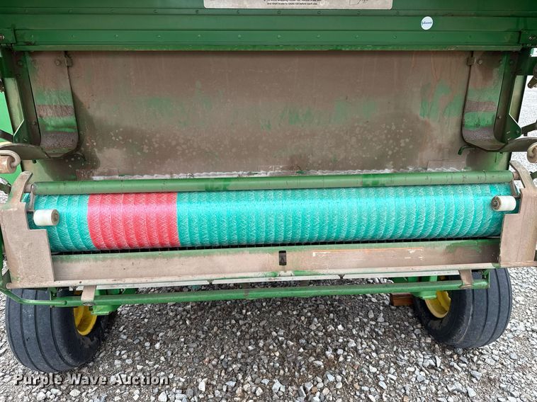 image for item ER1067 2004 John Deere 567 MegaWide round baler