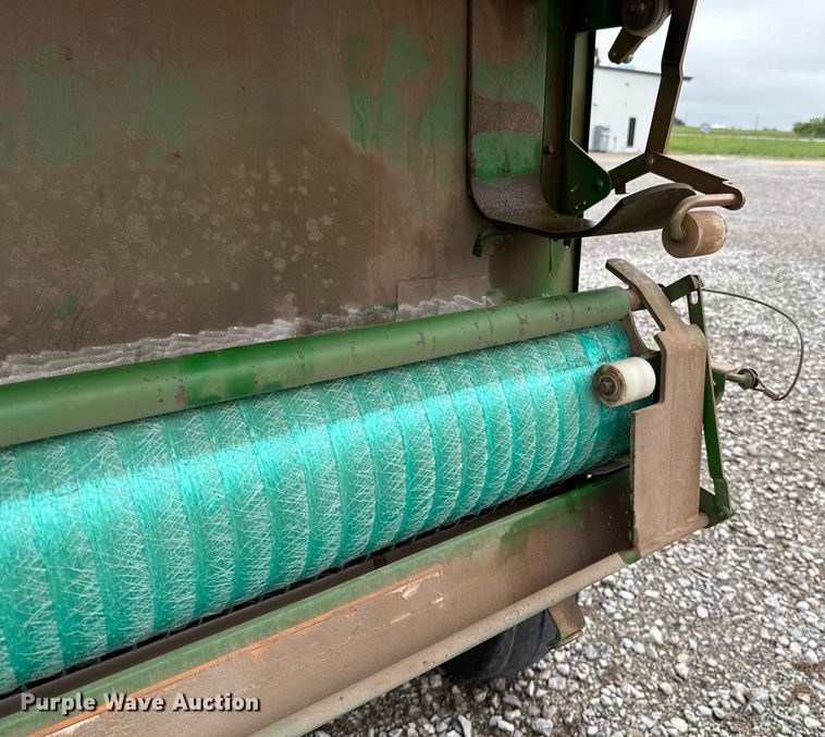 image for item ER1067 2004 John Deere 567 MegaWide round baler