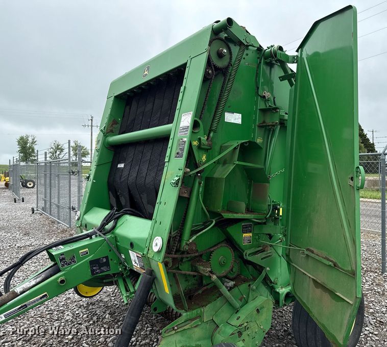 image for item ER1067 2004 John Deere 567 MegaWide round baler