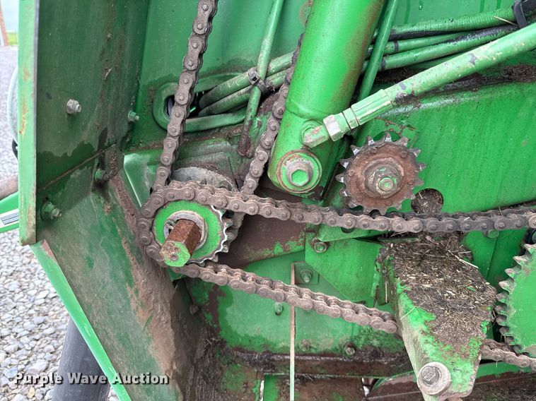 image for item ER1067 2004 John Deere 567 MegaWide round baler
