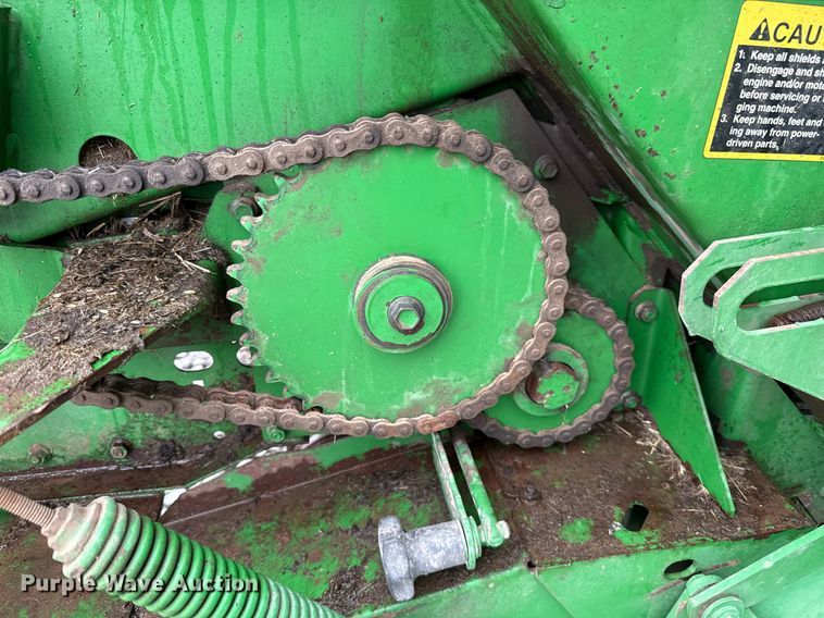image for item ER1067 2004 John Deere 567 MegaWide round baler