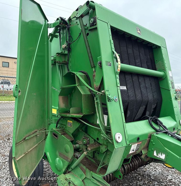 image for item ER1067 2004 John Deere 567 MegaWide round baler