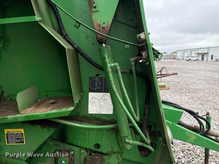 image for item ER1067 2004 John Deere 567 MegaWide round baler