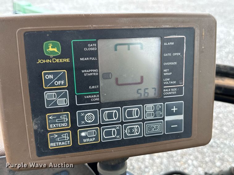 image for item ER1067 2004 John Deere 567 MegaWide round baler