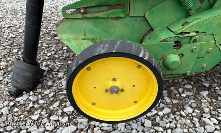 image for item ER1067 2004 John Deere 567 MegaWide round baler