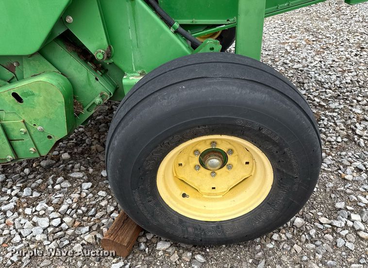 image for item ER1067 2004 John Deere 567 MegaWide round baler