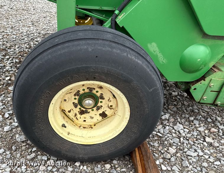 image for item ER1067 2004 John Deere 567 MegaWide round baler