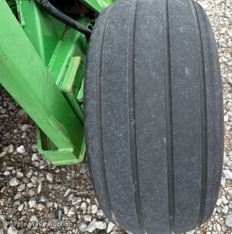 image for item ER1067 2004 John Deere 567 MegaWide round baler