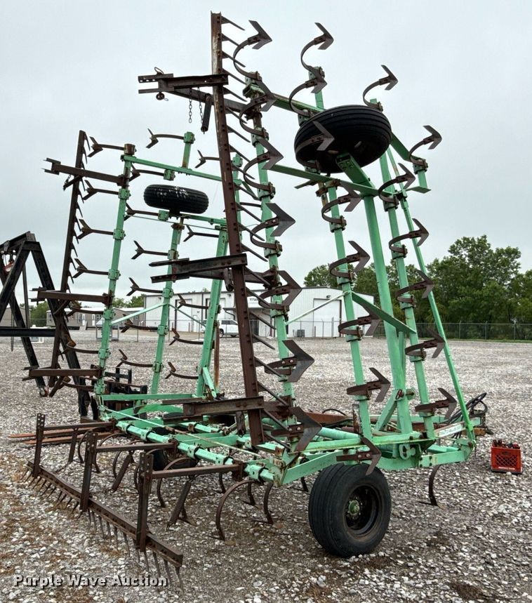 image for item ER1070 Deutz-Allis 1300 field cultivator