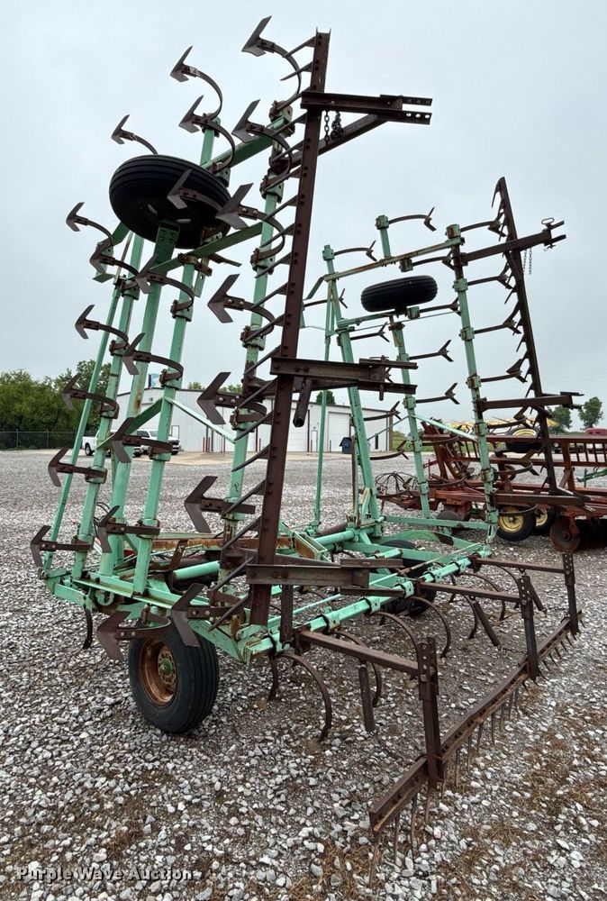 image for item ER1070 Deutz-Allis 1300 field cultivator