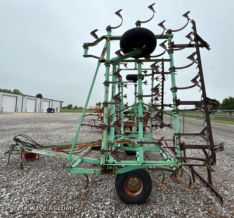 image for item ER1070 Deutz-Allis 1300 field cultivator
