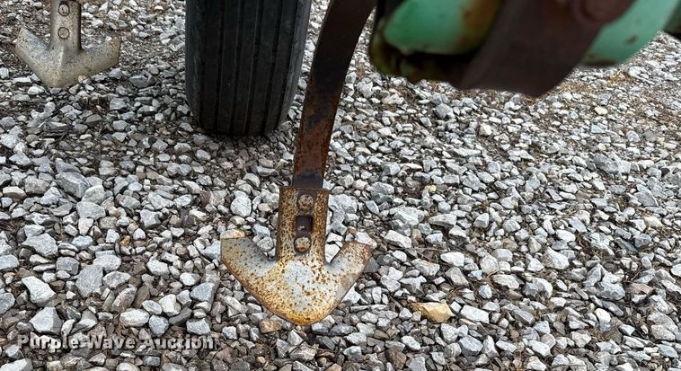 image for item ER1070 Deutz-Allis 1300 field cultivator