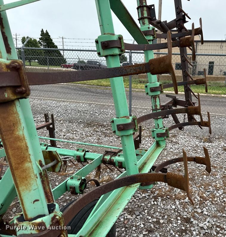 image for item ER1070 Deutz-Allis 1300 field cultivator