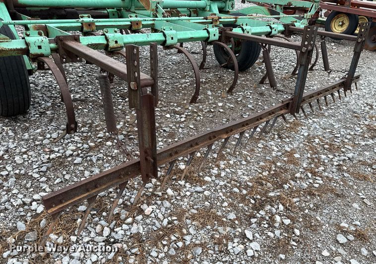 image for item ER1070 Deutz-Allis 1300 field cultivator