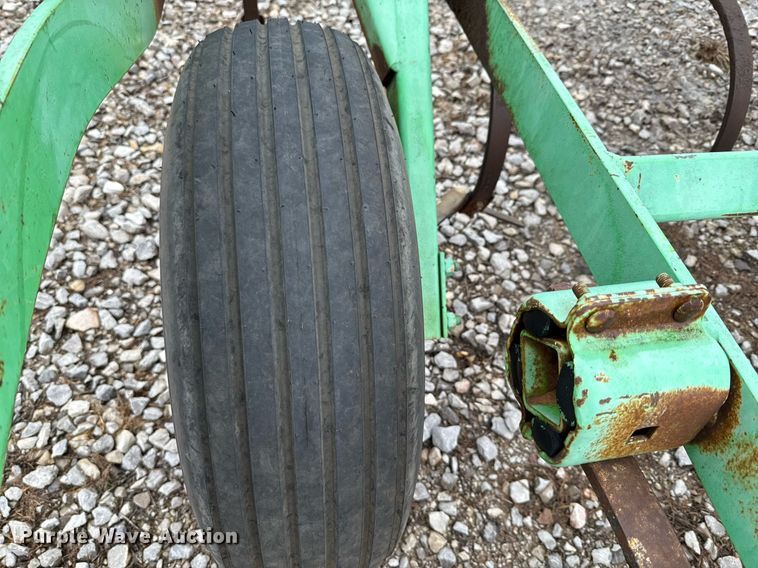 image for item ER1070 Deutz-Allis 1300 field cultivator