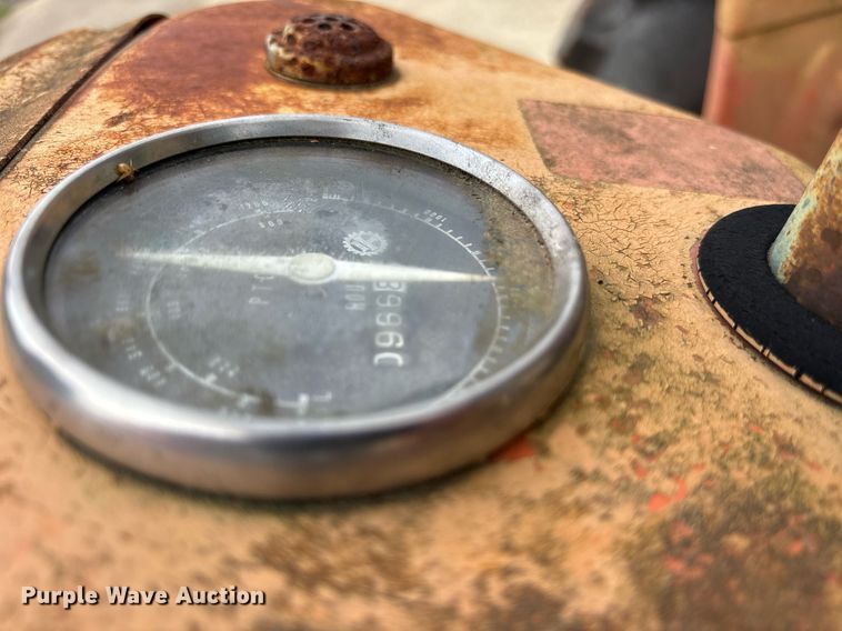 image for item ND9713 Kubota L210 tractor