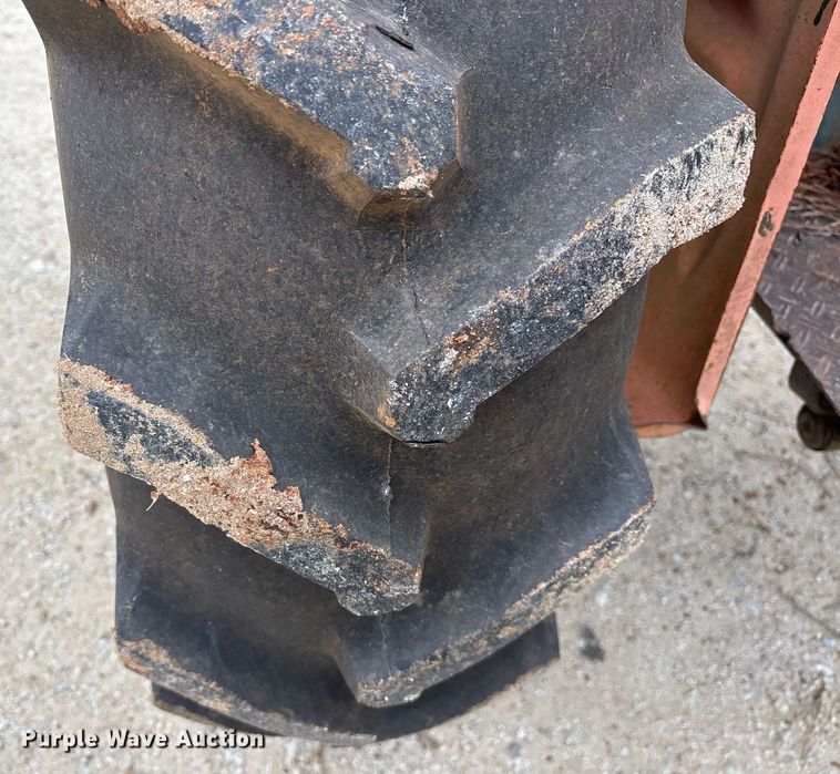 image for item ND9713 Kubota L210 tractor