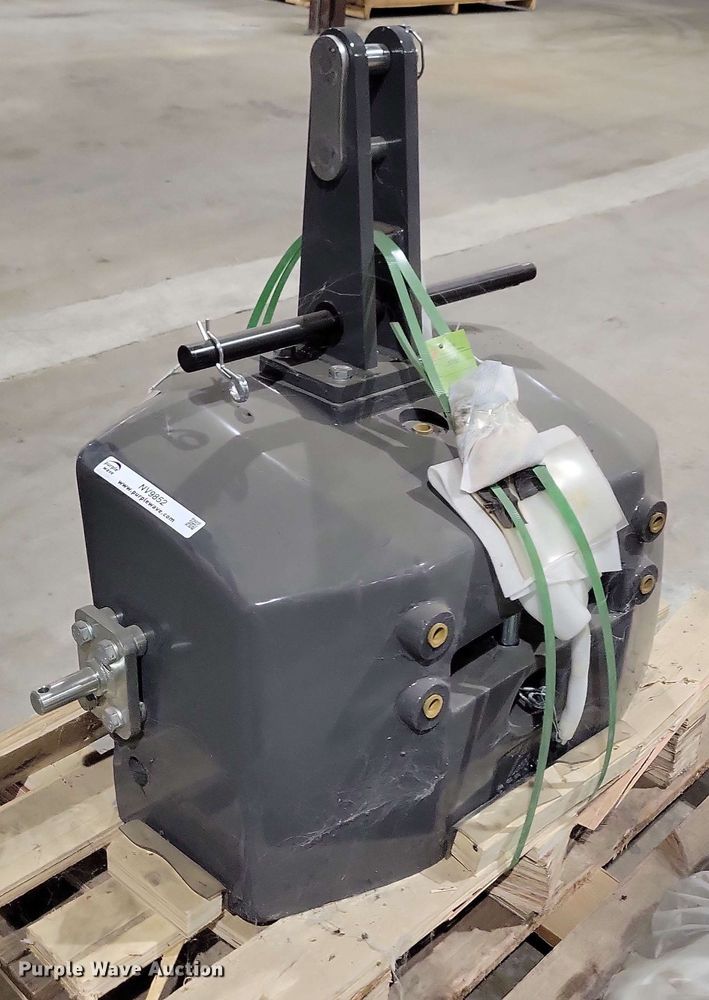 image for item NV9852 Agco 850 kg weight