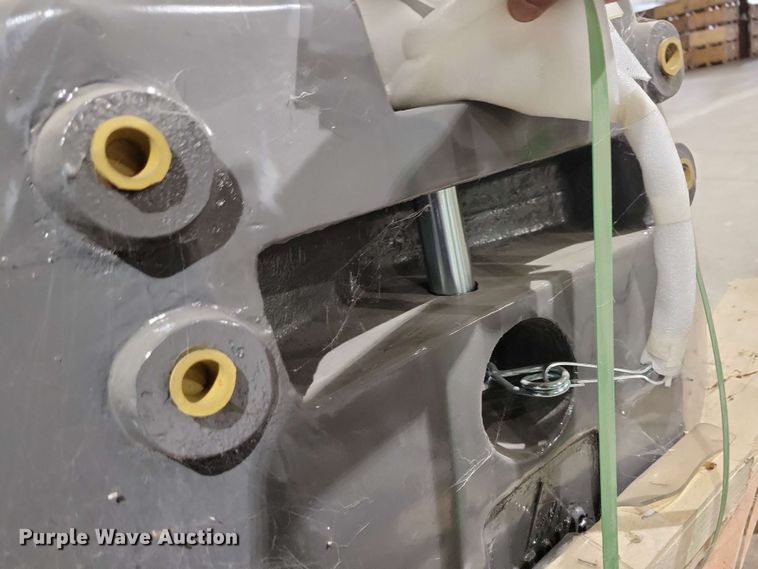 image for item NV9852 Agco 850 kg weight