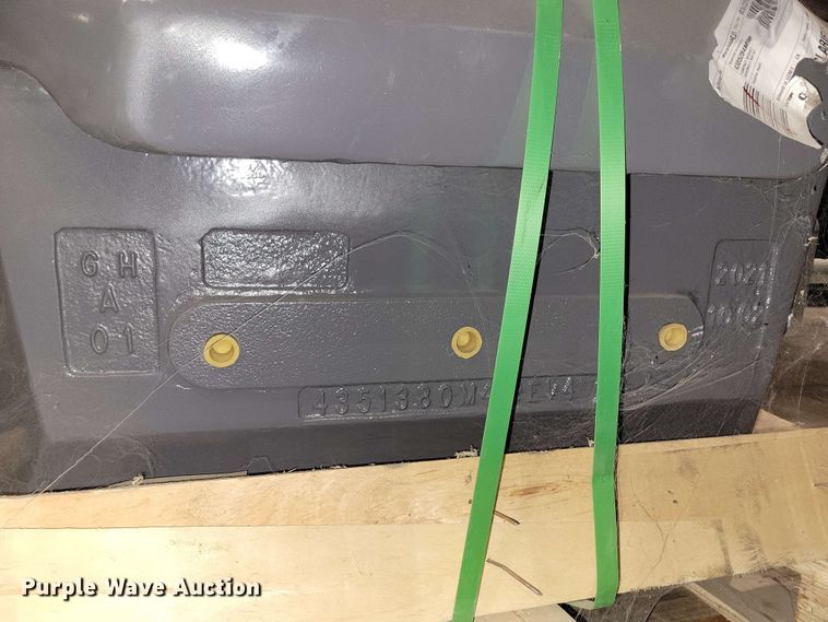 image for item NV9852 Agco 850 kg weight