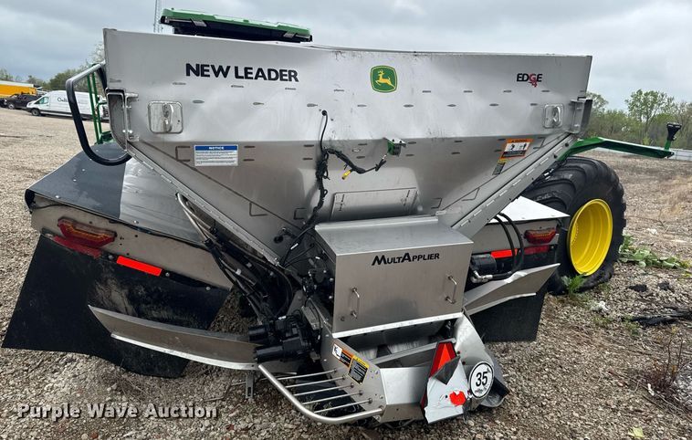 image for item YA0526 2025 John Deere 800R spreader