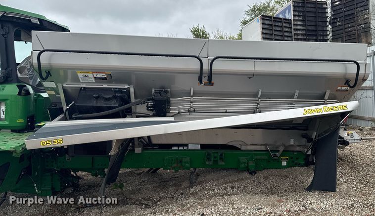 image for item YA0526 2025 John Deere 800R spreader