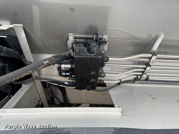 image for item YA0526 2025 John Deere 800R spreader