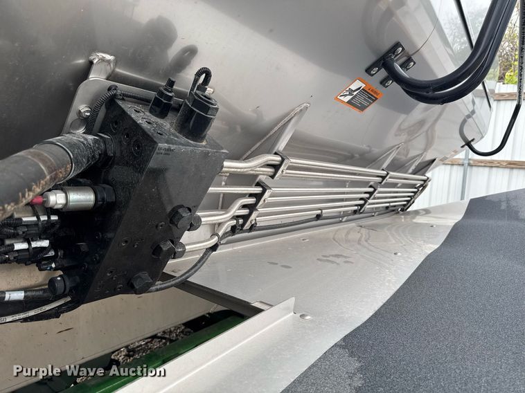 image for item YA0526 2025 John Deere 800R spreader