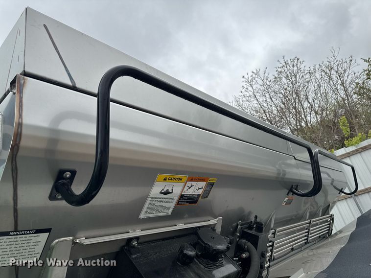 image for item YA0526 2025 John Deere 800R spreader