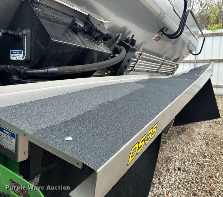 image for item YA0526 2025 John Deere 800R spreader