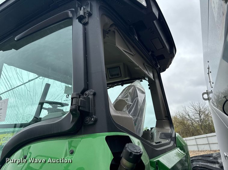 image for item YA0526 2025 John Deere 800R spreader