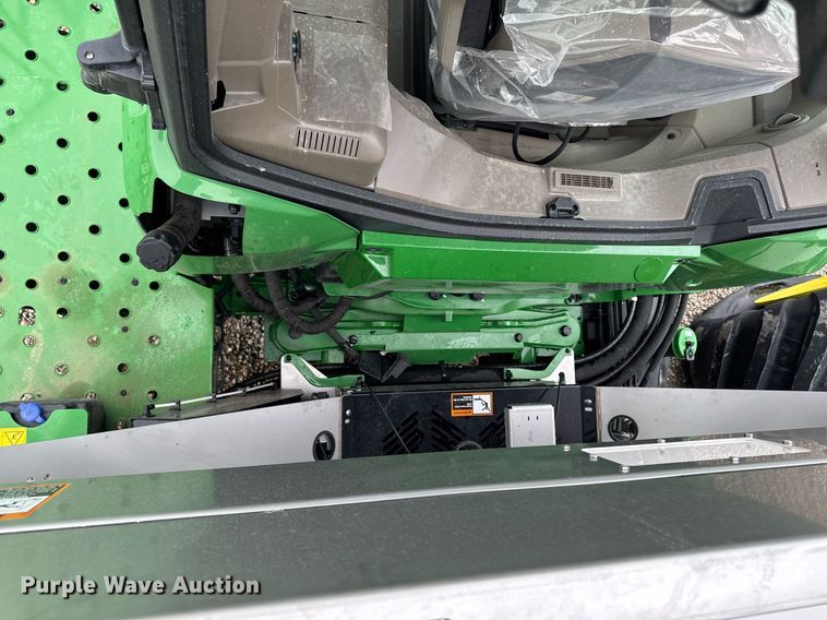 image for item YA0526 2025 John Deere 800R spreader