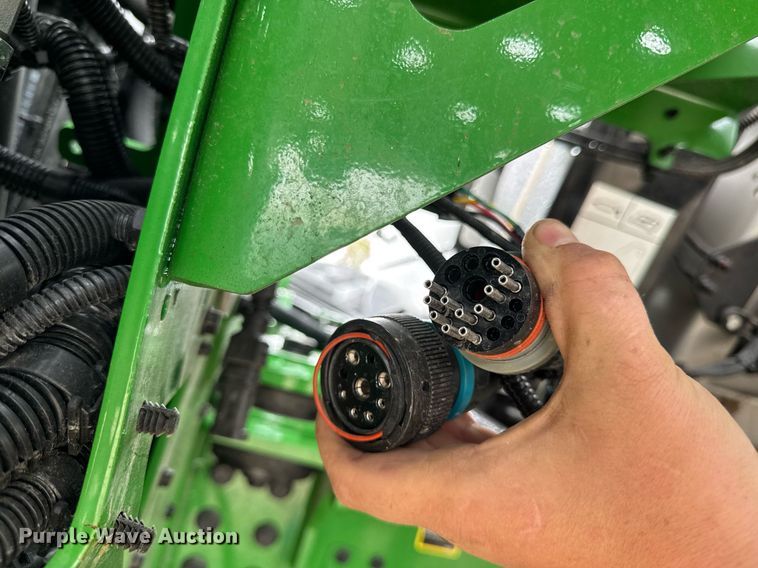 image for item YA0526 2025 John Deere 800R spreader