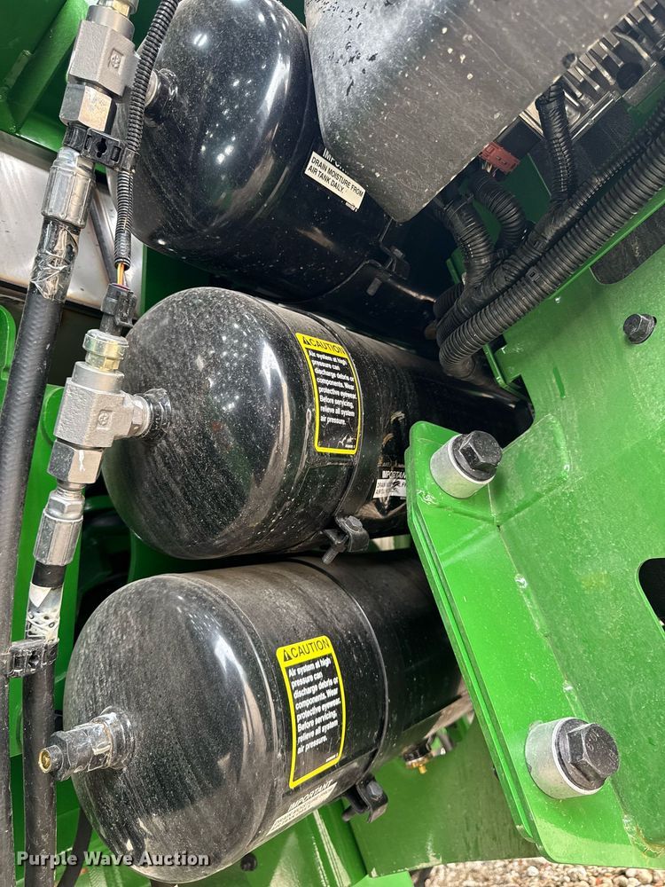 image for item YA0526 2025 John Deere 800R spreader