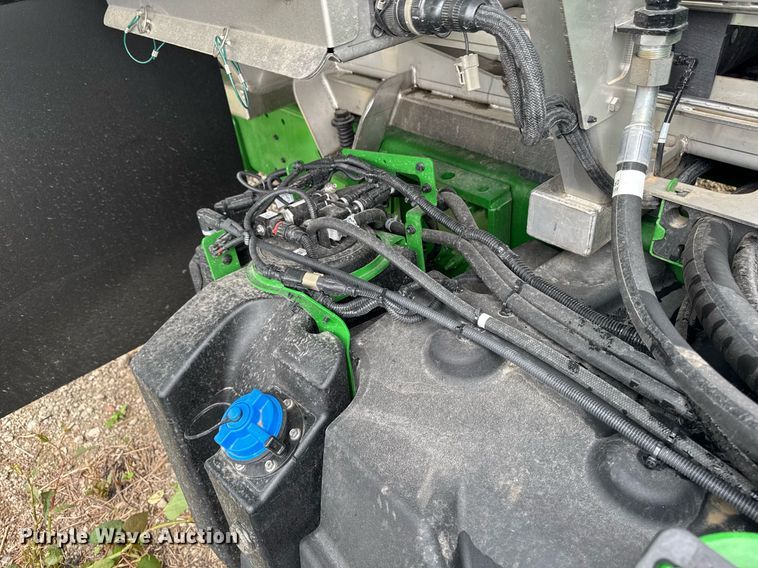 image for item YA0526 2025 John Deere 800R spreader