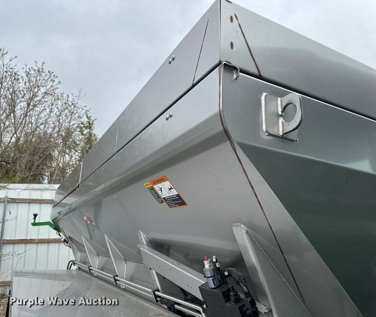 image for item YA0526 2025 John Deere 800R spreader