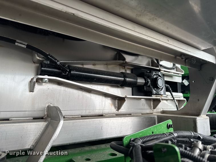 image for item YA0526 2025 John Deere 800R spreader