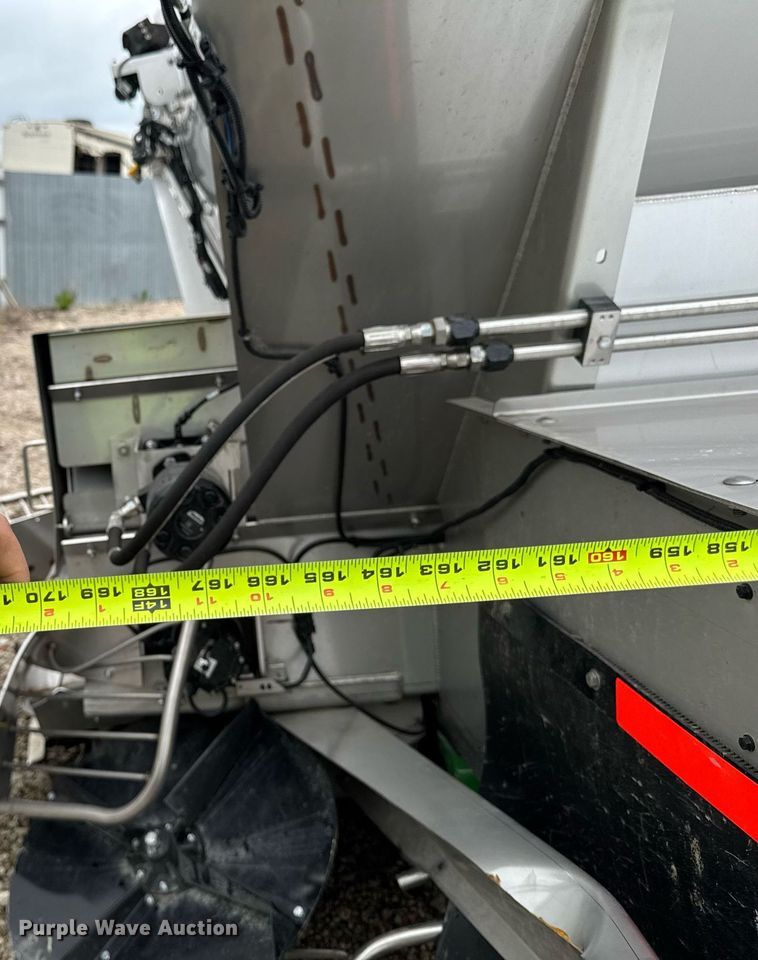 image for item YA0526 2025 John Deere 800R spreader