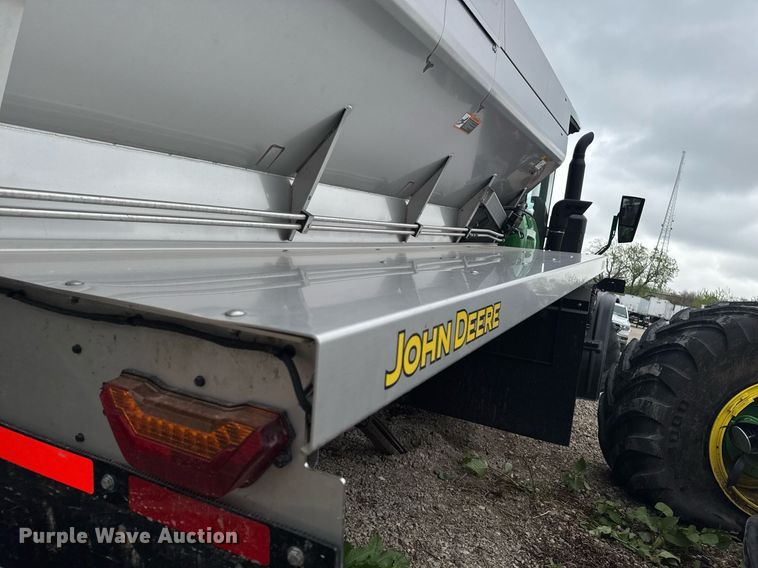 image for item YA0526 2025 John Deere 800R spreader