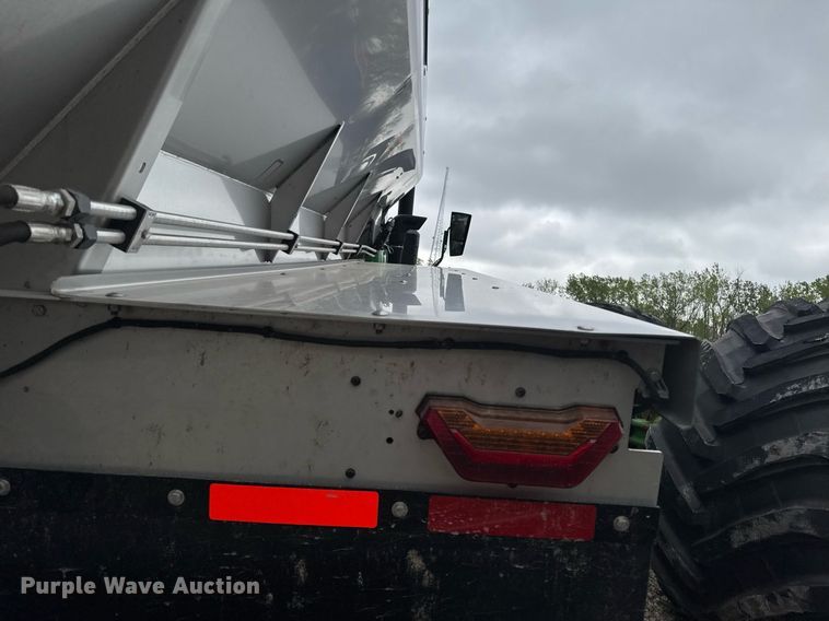 image for item YA0526 2025 John Deere 800R spreader