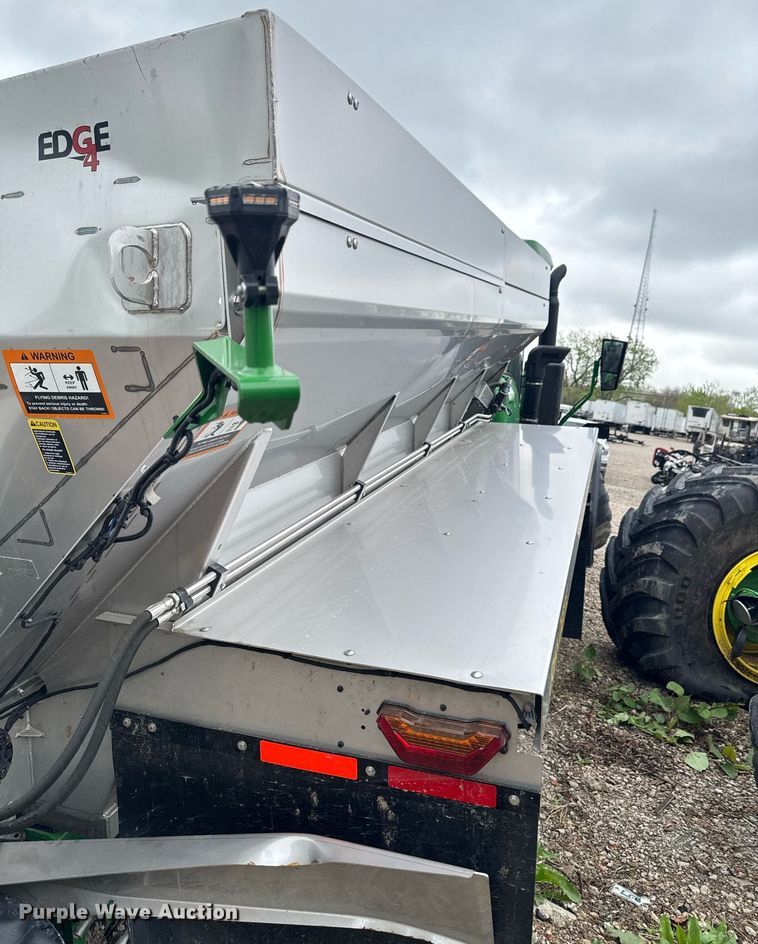 image for item YA0526 2025 John Deere 800R spreader