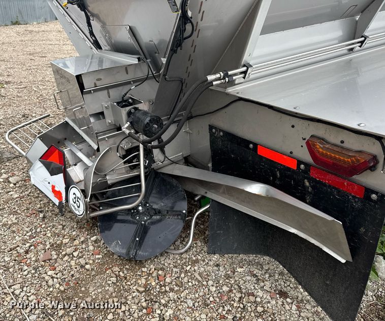 image for item YA0526 2025 John Deere 800R spreader