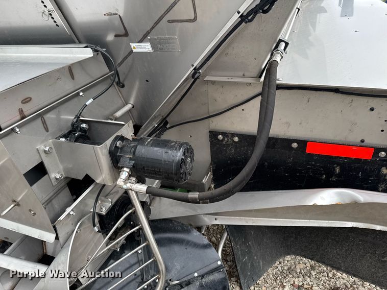 image for item YA0526 2025 John Deere 800R spreader